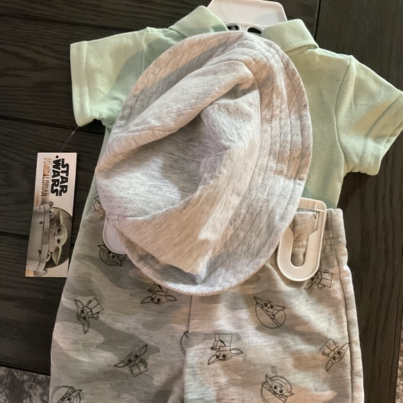 Star Wars Baby Yoda infant boys short outfit with sun hat  12 mon nwt - Picture 5 of 5